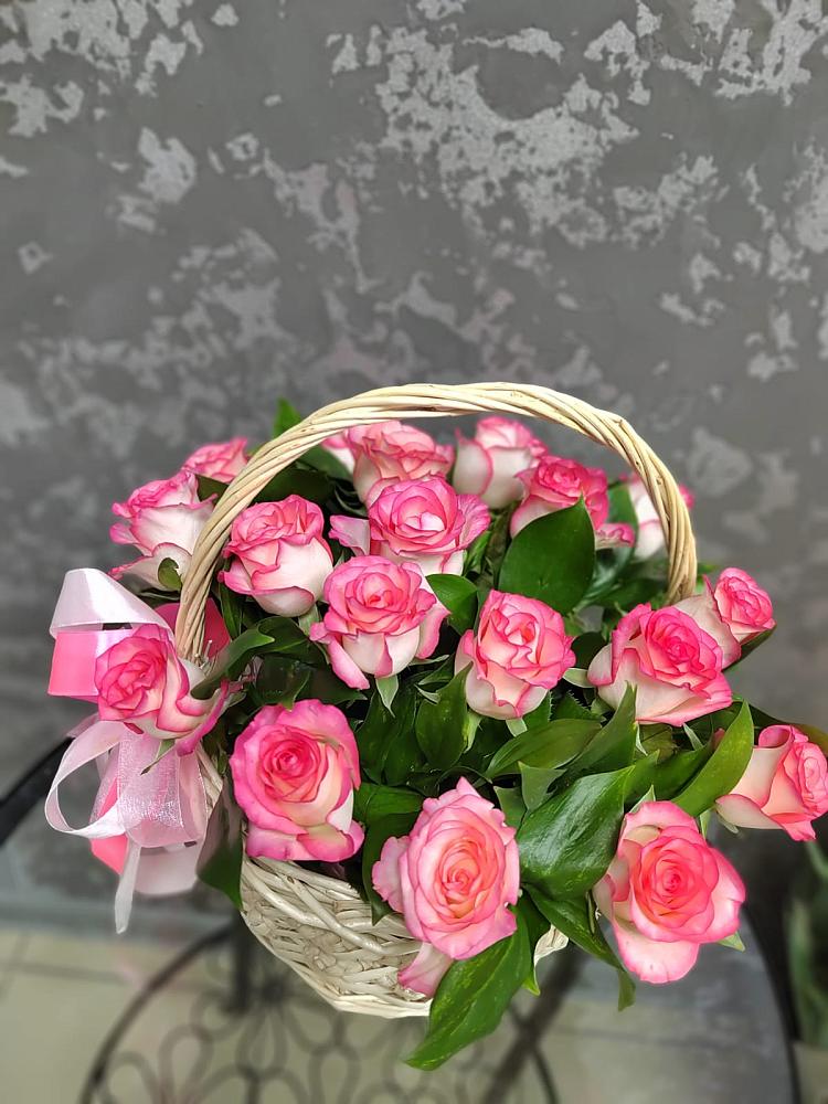 Цветочная композиция из Розы в корзине в Слободе Воронежской области