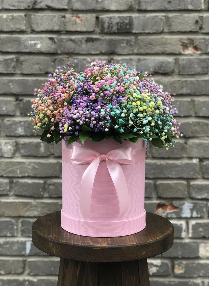 Цветочная композиция из Гипсофила и Розы в шляпной коробке в Слободе Воронежской области