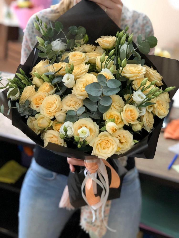 Букет цветов из: Розы и Лизиантусы в Слободе Воронежской области