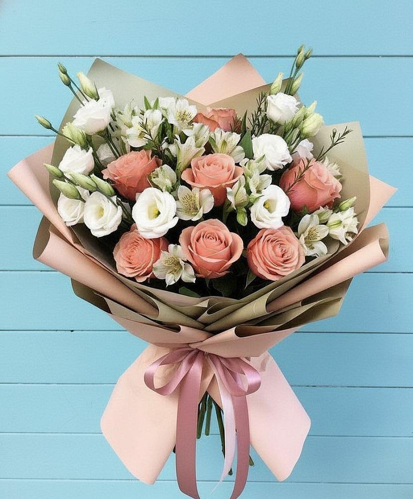 Букет цветов из: Розы, Альстромерии и Лизиантусы в Слободе Воронежской области