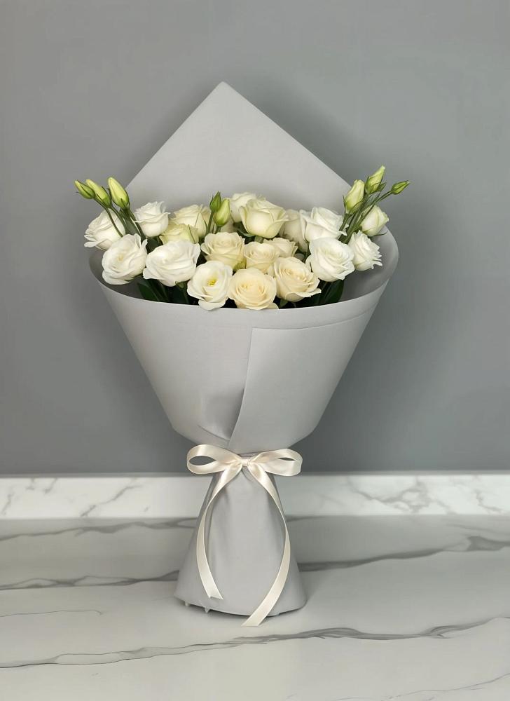 Букет цветов из: Розы и Лизиантусы в Слободе Воронежской области