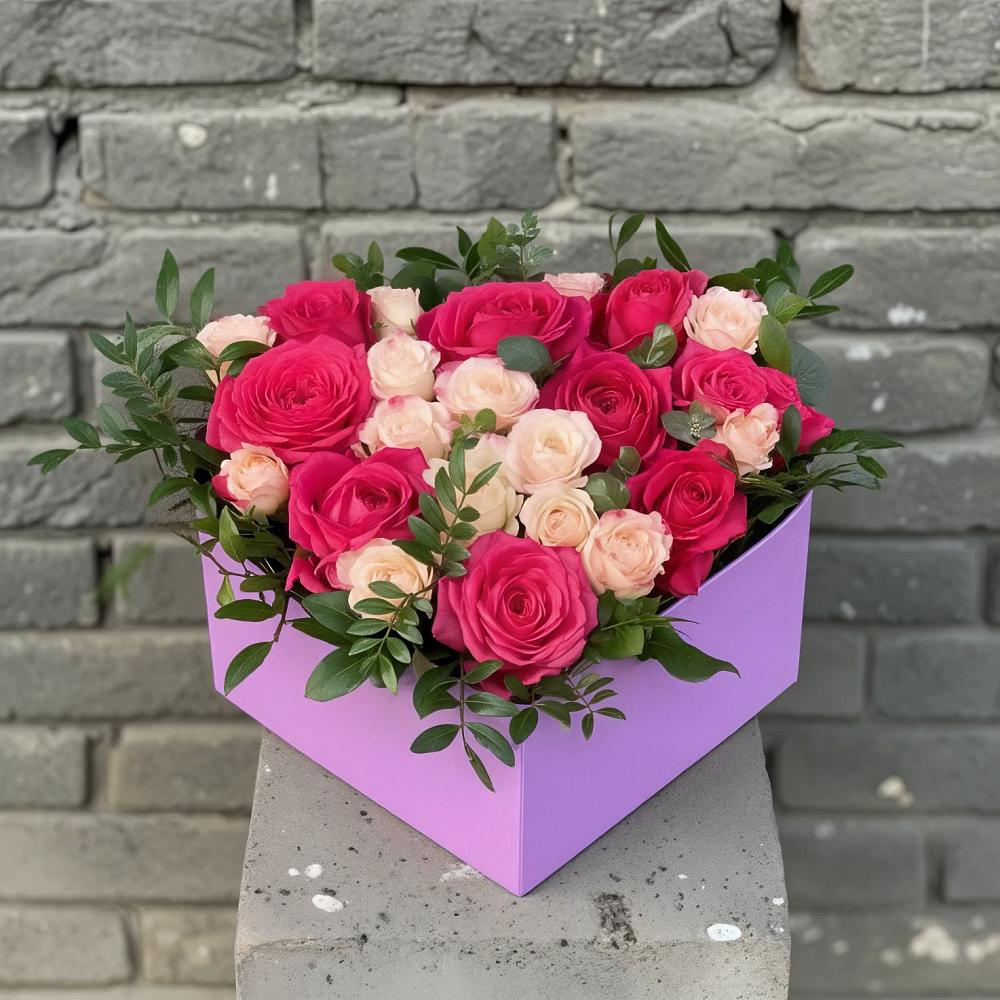 Цветочная композиция из Розы в коробке в Слободе Воронежской области