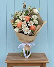 Букет цветов из:  Альстромерии, Лизиантусы, Розы и Хризантемы в Слободе Воронежской области