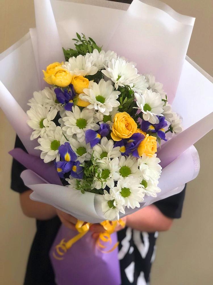 Букет цветов из: Ирисы, Хризантемы и Розы в Слободе Воронежской области