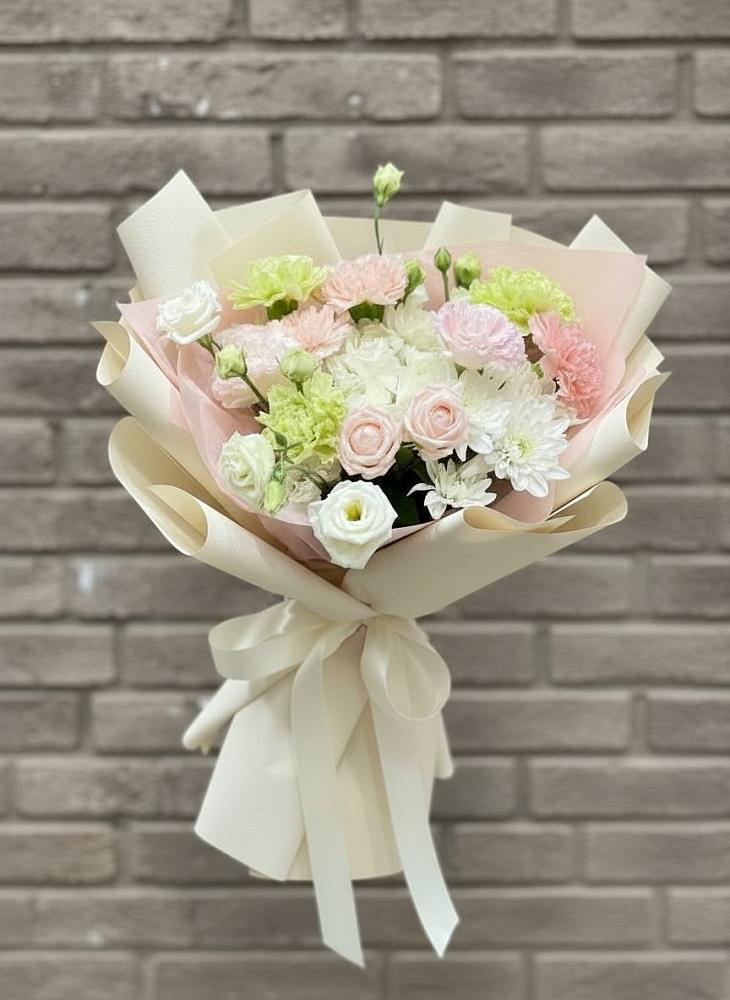 Букет цветов из: Гвоздики, Розы, Лизиантусы и Хризантемы в Слободе Воронежской области