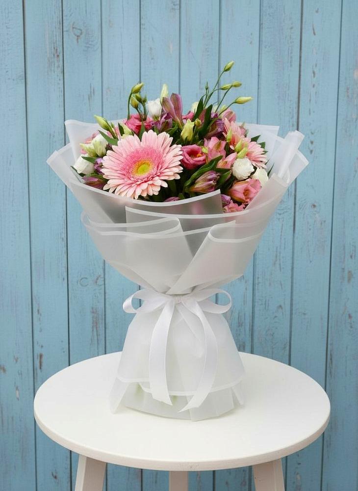 Букет цветов из: Герберы, Альстромерии и Лизиантусы в Слободе Воронежской области