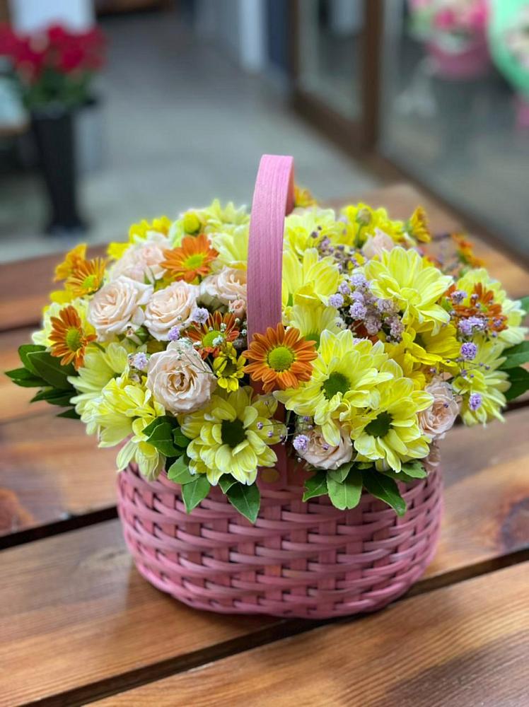 Цветочная композиция из Хризантемы и Розы в корзине в Слободе Воронежской области
