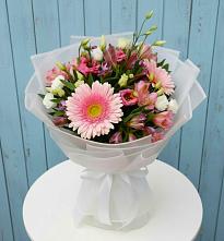Букет цветов из:  Герберы, Альстромерии и Лизиантусы в Слободе Воронежской области