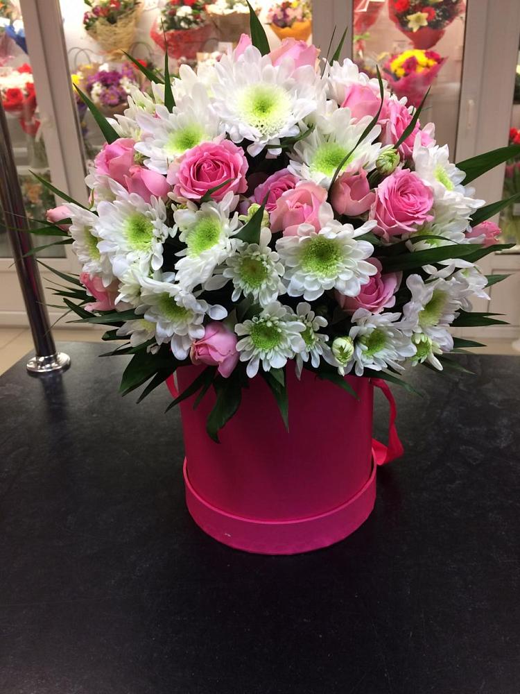 Цветочная композиция из Розы и Хризантемы в шляпной коробке в Слободе Воронежской области