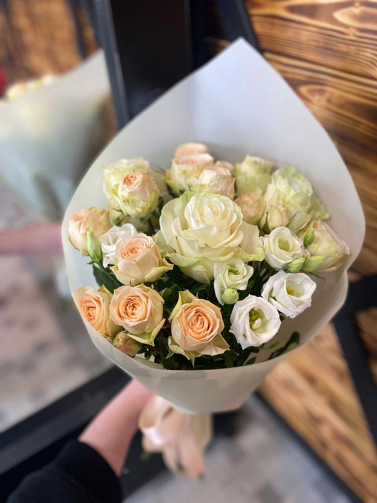 Букет цветов из: Розы и Лизиантусы в Слободе Воронежской области